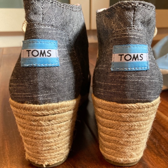 Women’s TOMS Navy chambray booties with laces Size 9.5 - Picture 4 of 10